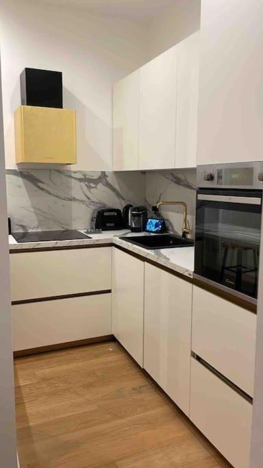 Luxury Modern Apartment Милано Екстериор снимка
